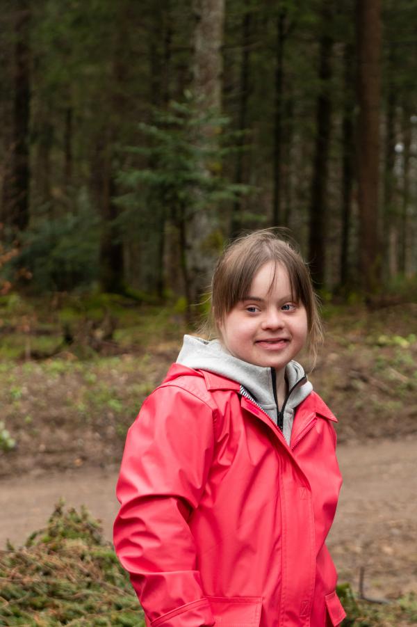 Bild 1 von 9: Toni (Anna Malner) hat einen Borkenkäferbefall im Waldauer Forst entdeckt.