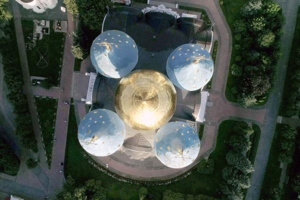 Bild 1 von 4: Das Kloster der Dreifaltigkeit und des Heiligen Sergius in der Nähe der russischen Hauptstadt ist eines der bedeutendsten religiösen Zentren der russisch-orthodoxen Kirche.