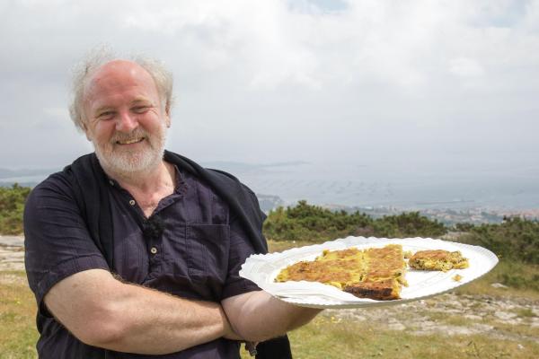 Bild 1 von 21: Im Bild: Lojze Wieser mit frisch gebackener Empanada.