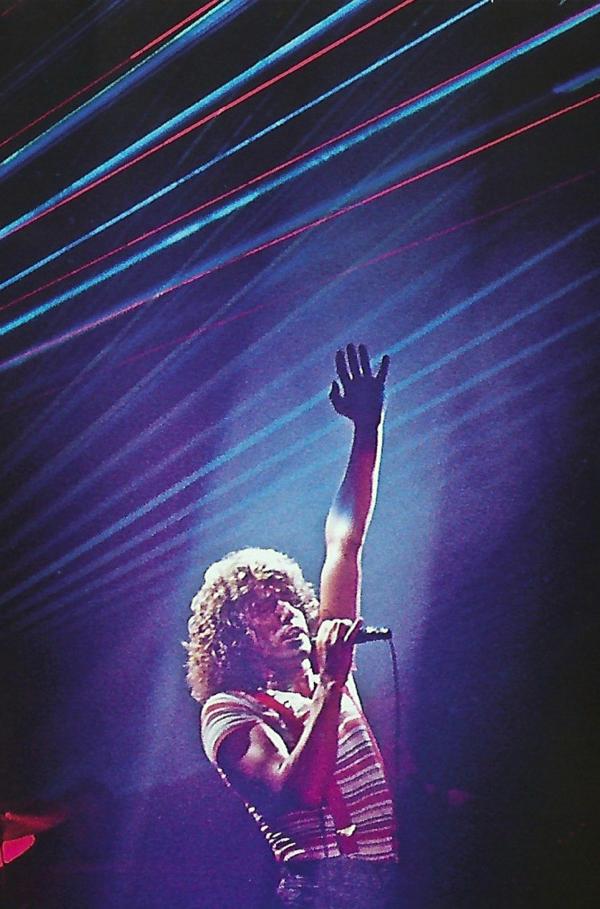 Bild 1 von 4: Roger Daltrey, Mitgründer und Sänger der Rockband The Who, beim Konzert im Londoner Stadtteil Kilburn im Jahr 1977