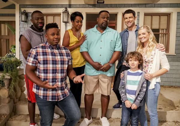 Bild 1 von 7: (1. Staffel) - (v.l.n.r.) Malcolm Butler (Sheaun McKinney); Marty Butler (Marcel Spears); Tina Butler (Tichina Arnold); Calvin Butler (Cedric the Entertainer); Dave Johnson (Max Greenfield); Grover Johnson (Hank Greenspan); Gemma Johnson (Beth Behrs)