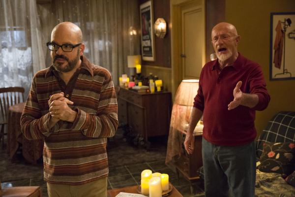 Bild 1 von 21: Streit in der Familie: Hickey (Jonathan Banks, r.) und sein Sohn Hank (David Cross, l.) verstehen sich nicht wirklich. Doch kann eine Partie \