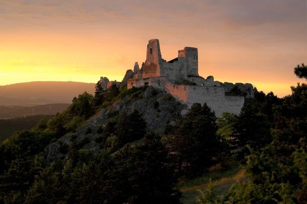 Bild 1 von 5: Burg ?achtice im heutigen Tschechien, einst Sitz der \