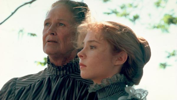 Bild 1 von 4: Marilla (Colleen Dewhurst) und Anne Shirley (Megan Follows) (v.l.)