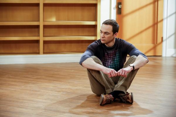 Bild 1 von 17: Dass Colonel Williams ihn beim Air Force Projekt ausgestochen hat, wurmt Sheldon (Jim Parsons) ganz schön ...