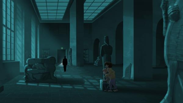Bild 1 von 4: Was geht hier vor sich? Millie und Paul beobachten, versteckt hinter einer Statue, einen geheimnisvollen Fremden, der durch das Pergamonmuseum schleicht.