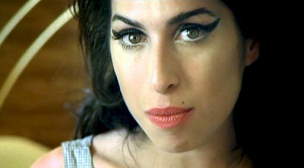 Bild 1 von 6: Amy Winehouse im Musikvideo \