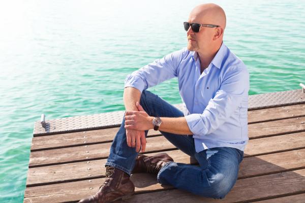 Bild 1 von 7: Reporter Peter Giesel schlüpft an Touristen-Hotspots selbst in die Rolle der Urlauber, entlarvt Nepp und Gaunereien mit versteckter Kamera und konfrontiert die Täter anschließend mit der Wahrheit.