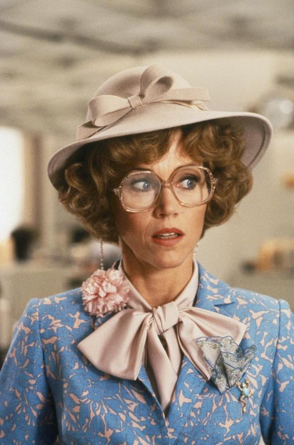 Bild 1 von 9: Judy Bernly (Jane Fonda) und ihre Kolleginnen haben einen Plan: Warum eigentlich bringen wir den Chef nicht um?