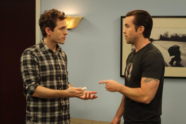 Bild 1 von 10: Dennis Reynolds (Glenn Howerton, l.); Mac (Rob McElhenney, r.)
