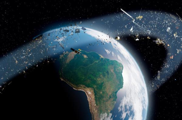 Bild 1 von 3: Derzeit überwachen Weltraumbehörden knapp 36.000 menschengemachte Objekte im Orbit.