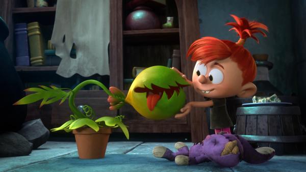 Bild 1 von 1: Rowena hat eine fleischfressende Pflanze namens Gulp. Mit ihrer Hilfe plant sie, für Gargamel die Schlümpfe zu fangen.