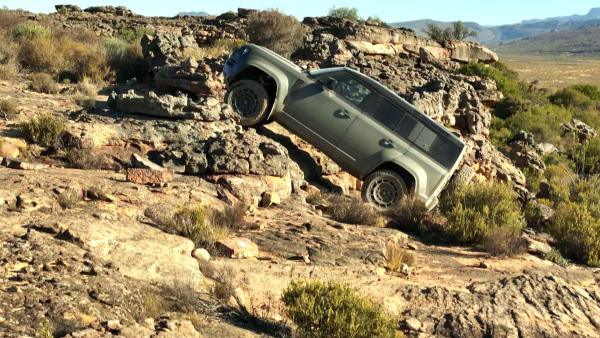 Bild 1 von 4: Auf 750 Kilometern durch anspruchsvolles Gelände werden die Grenzen des Wagens in Sanddünen und auf Felsen.