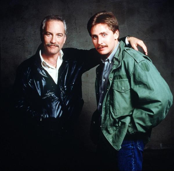 Bild 1 von 3: Ein unschlagbares Team: Detective Chris Leece (Richard Dreyfuss, l.) und sein junger Assistent Bill Reimers (Emilio Estevez, r.)