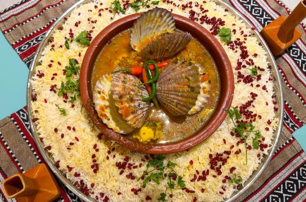 Bild 1 von 2: Paplou ? die würzige omanische Fischsuppe ? schmeckt wie eine Zusammenfassung der omanischen Geschichte in einem einzigen Gericht.
