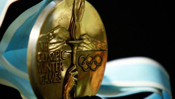 Bild 1 von 6: Im Bild: Die olympische Goldmedaille von Annemarie Moser-Pröll von Lake Placid 1980.