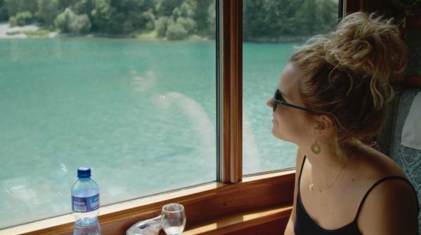 Bild 1 von 5: Passagierin im Goldenpass.