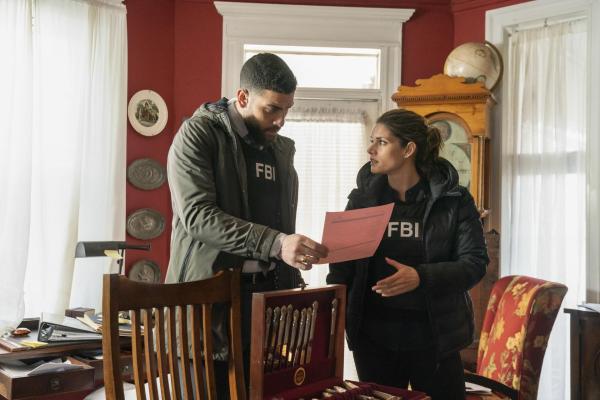 Bild 1 von 20: Omar Adom 'OA' Zidan (Zeeko Zaki, l.); Maggie Bell (Missy Peregrym, r.)