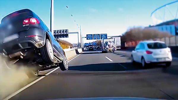 Bild 1 von 2: Diese Doku-Reihe zeigt unfassbare Dashcam-Aufnahmen: von abgelenkten Autofahrern, dämlichen Dränglern bis zu rücksichtslosen Rasern.