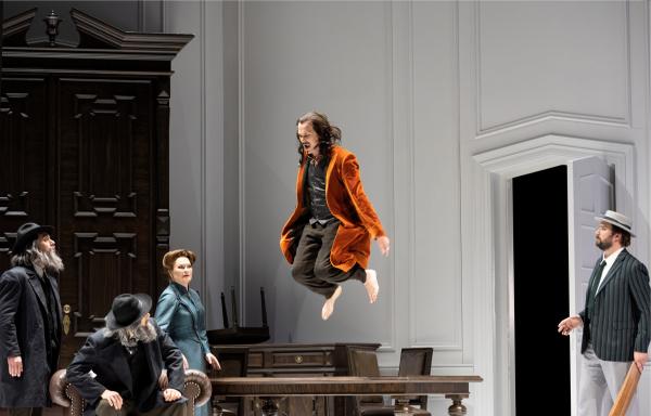 Bild 1 von 4: Fasolt (David Soar), Fafner (Oleg Davydov), Fricka (Patricia Bardon), Loge (Matthias Klink), Froh (Omer Kobiljak)