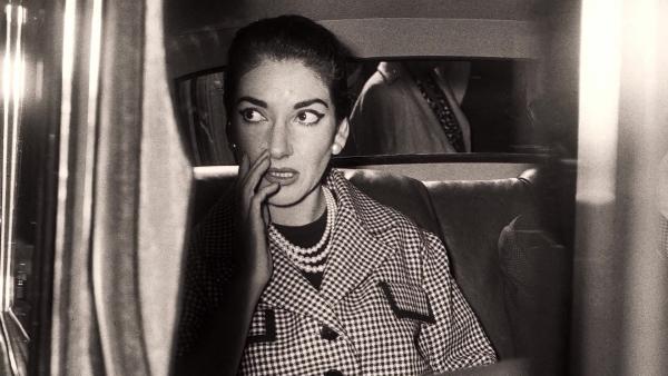 Bild 1 von 3: Maria Callas, weltberühmte Operndiva, und ihr Mercedes 600 - Symbol für Luxus und Eleganz. Heute macht Mercedes daraus ein Geschäft: Autos mit prominenten Vorbesitzern sind oft ein Vielfaches wert.