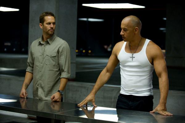 Bild 1 von 3: (L to R) Brian (PAUL WALKER) and Dom (VIN DIESEL) reunite for Fast & Furious 6, the next installment of the global blockbuster franchise built on speed.Credit: Giles Keyte
