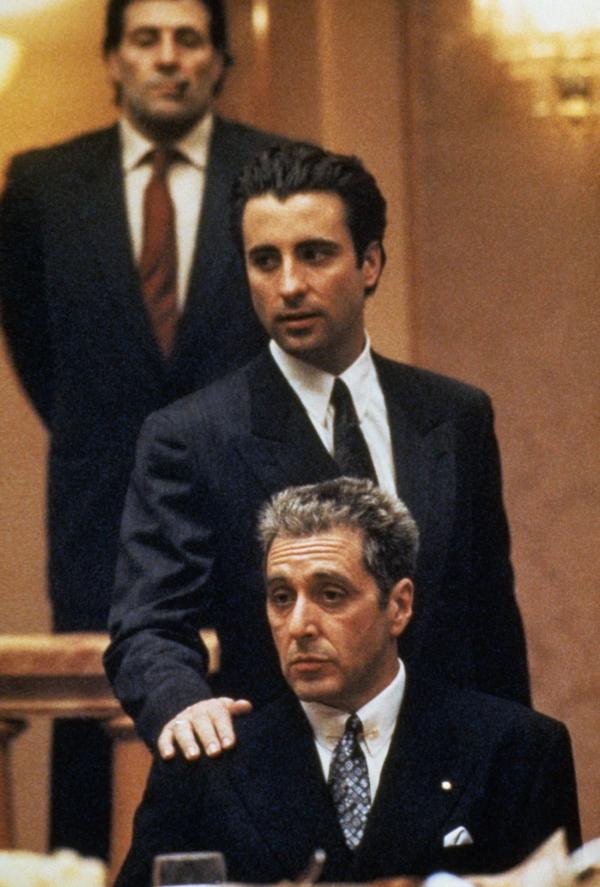 Bild 1 von 3: Vincent Mancini (Andy Garcia, l.); Don Michael Corleone (Al Pacino, r.)
