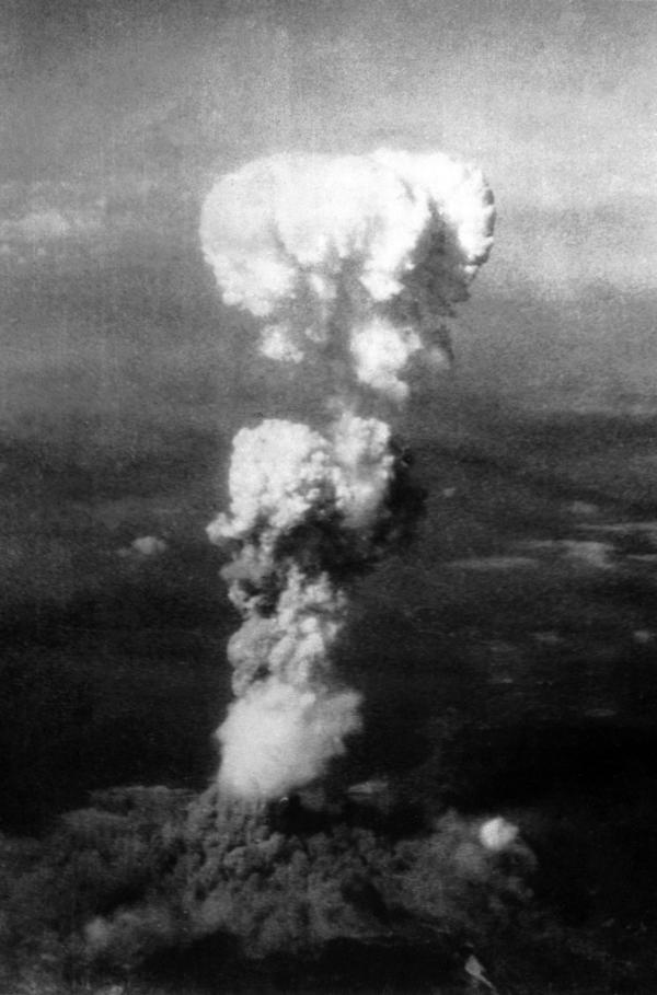 Bild 1 von 5: Atompilz nach Abwurf der Atombombe \