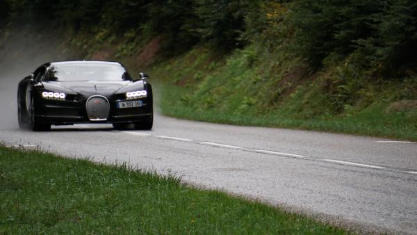 Bild 1 von 4: Der Bugatti Chiron erreicht eine Geschwindigkeit von 420 Kilometern pro Stunde. Er beschleunigt von 0 auf 100 Kilometer pro Stunde in 2,4 Sekunden.