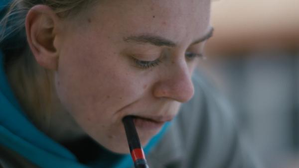 Bild 1 von 3: Keine Angst vor absoluter Nähe: Die Künstlerin Alisa wagt den Schritt in die französische Metropole.