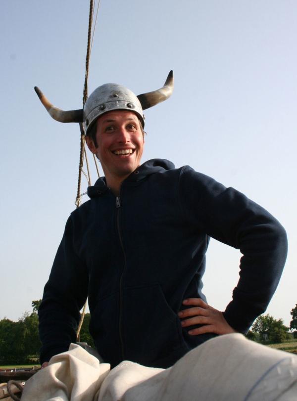 Bild 1 von 8: Willi mit Hörnerhelm.