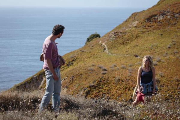 Bild 1 von 15: Eigentlich könnte Evas (Felicitas Woll, r.) Leben perfekt sein. Mit ihrem Traummann, Fotograf Luis (Renato Schuch, l.), und ihrem kleinen Sohn, lebt sie in einer wundervollen Villa in Lissabon. Doch in den letzten Jahren haben Kleinigkeiten der Beziehung sehr zugesetzt ...