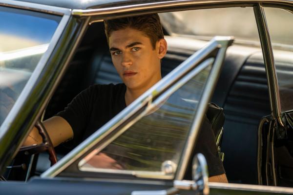 Bild 1 von 8: Hardin (Hero Fiennes Tiffin)