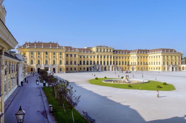 Bild 1 von 4: Hinter der prachtvollen Fassade des Schlosses verbergen sich viele Geheimnisse.