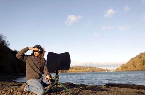 Bild 1 von 2: Der irische Ornithologe Seán Ronayne hat es sich zur Aufgabe gemacht, die Laute irischer Vögel aufzuzeichnen - ein Wettlauf gegen die Zeit, denn mehr als 60 Prozent sind vom Aussterben bedroht.