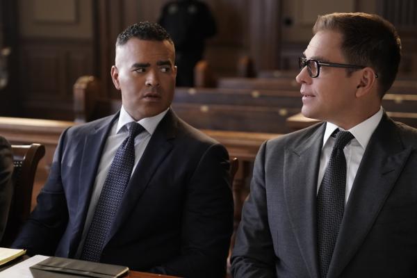 Bild 1 von 8: Chunk Palmer (Christopher Jackson, l.); Dr. Jason Bull (Michael Weatherly, r.)