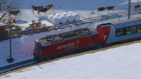 Bild 1 von 5: Der Glacier Express verkehrt ganzjährig zwischen St. Moritz und Zermatt.