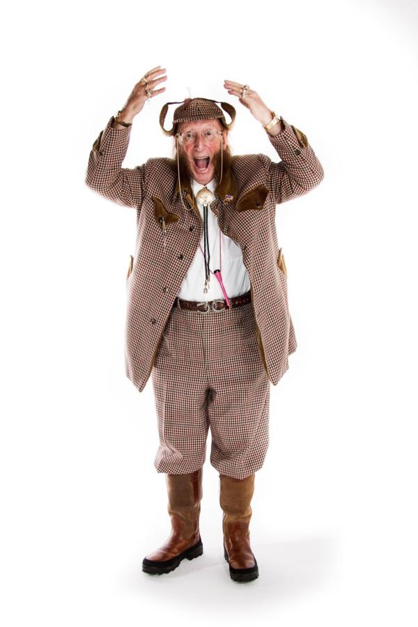 Bild 1 von 5: Ist der Pferderennexperte John McCririck, bekannt für seine unverwechselbare extravagante Kleidung mit großer Sherlock-Holmes-Mütze, Koteletten und winterlichen Anzügen, bereit für einen neuen Look?