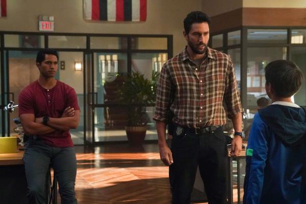 Bild 1 von 11: Kai Holman (Alex Tarrant, l.); Jesse Boone (Noah Mills, r.)