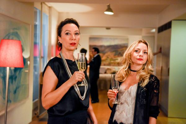 Bild 1 von 22: Im Bild (v.li.): Ursula Strauss (Angelika Schnell), Julia Edtmeier (Anita Seppschitz).