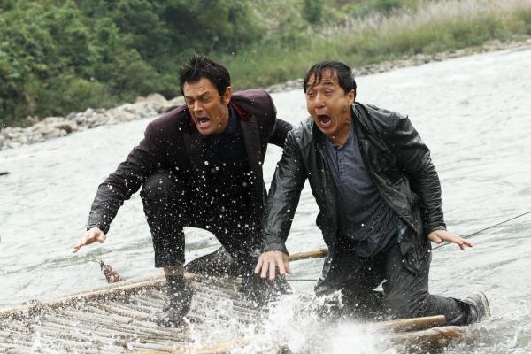 Bild 1 von 5: Connor Watts (Johnny Knoxville, l.); Bennie Chan (Jackie Chan, r.)
