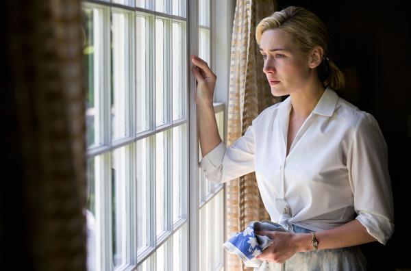 Bild 1 von 4: Als Hausfrau in der Revolutionary Road fühlt sich April (Kate Winslet) gefangen.