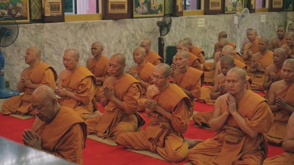 Bild 1 von 4: Der Buddhismus toleriert die Existenz eines dritten Geschlechts. Doch akzeptiert er sie auch?