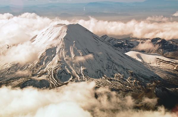 Bild 1 von 7: Im Tongariro-Nationalpark thronen die mächtigsten Vulkane Neuseelands.