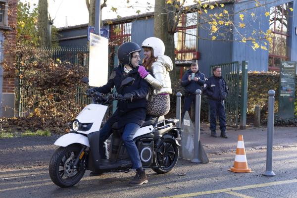 Bild 1 von 5: Timothée Guichard (Jeremy Lewin, l.); Morgane Alvaro (Audrey Fleurot, r.)