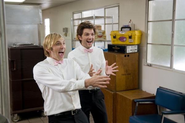 Bild 1 von 5: Kyle Bradway (Ryan Hansen, l.); Henry Pollard (Adam Scott, r.)