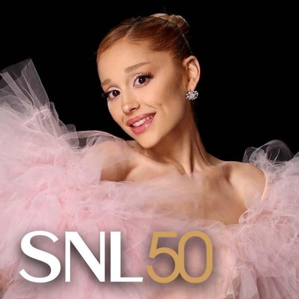 Bild 1 von 11: (50. Staffel) - Saturday Night Live - Ariana Grande