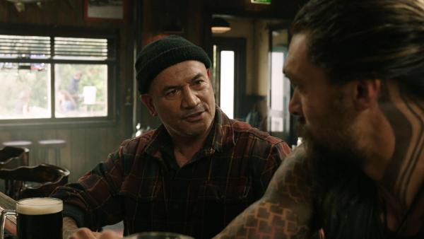 Bild 1 von 8: Thomas Curry (Temuera Morrison, l.); Arthur Curry / Aquaman (Jason Momoa, r.)