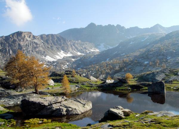 Bild 1 von 3: Das Tal der Wunder am Fuße des Mont Bégo. Der Berg in Südfrankreich wurde zu einer der ersten Pilgerstätten der Menschen in den Alpen.