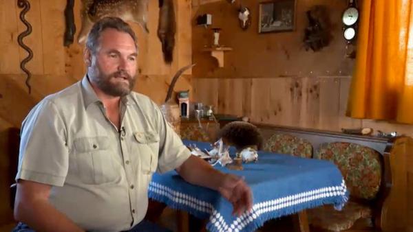 Bild 1 von 5: Im Bild: Gerhard Schöggl, Gamsbartbinder.